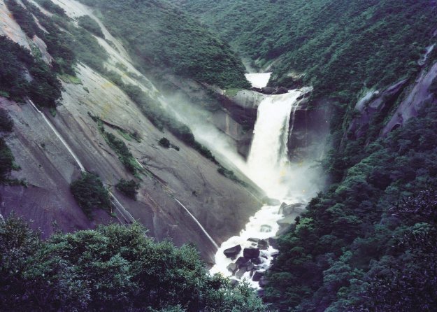 千尋の滝（イメージ）